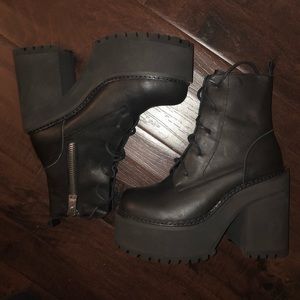 UNIF Choke Boots Size 9